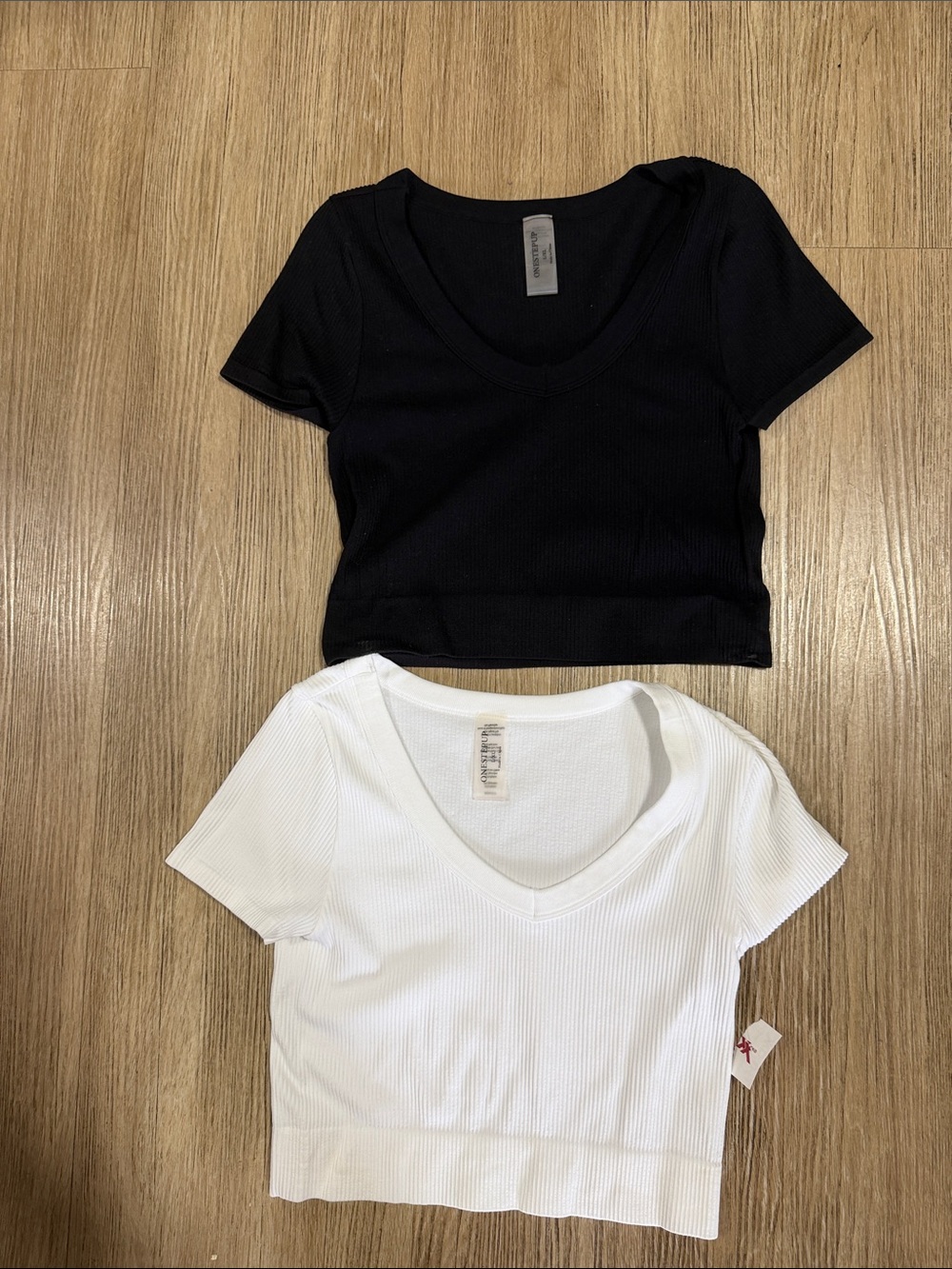 Women's Ribbed V-Neck Short Sleeve Top - White (2-Pack Includes Black) L/XL